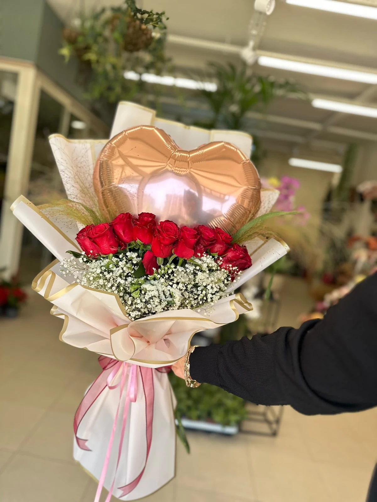 Gold Kalp Balonlu Kırmızı Gül Buketi